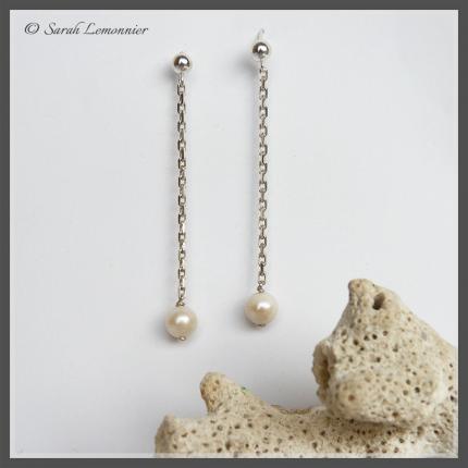 longues boucles d oreilles sur chaine en argent et perle de culture blanche ronde