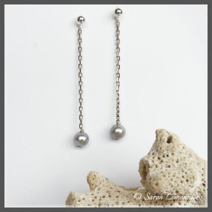 longues boucles d oreilles sur chaine en argent et perle de culture bleue ronde